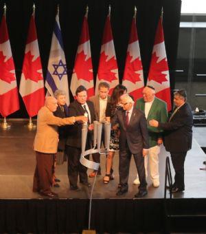 At the National Holocaust Remembrance Day Ceremony in Ottawa on 15 May, organized by the Canadian Society for Yad Vashem, the Hon. Jason Kenney, representing the Canadian government, lit a candle to commemorate the six million Jews who were murdered.